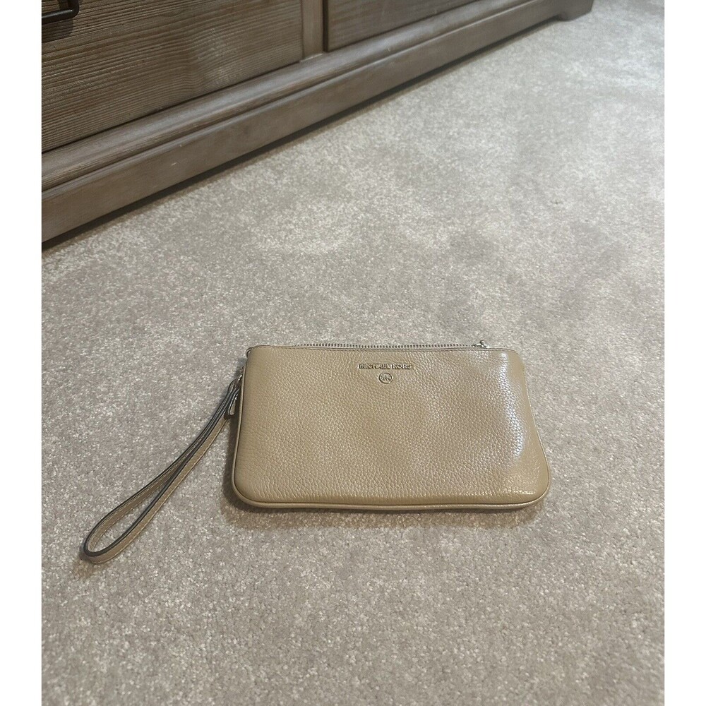 MICHAEL KORS Jet Set Charm Top-Zip Wristlet Light Beige